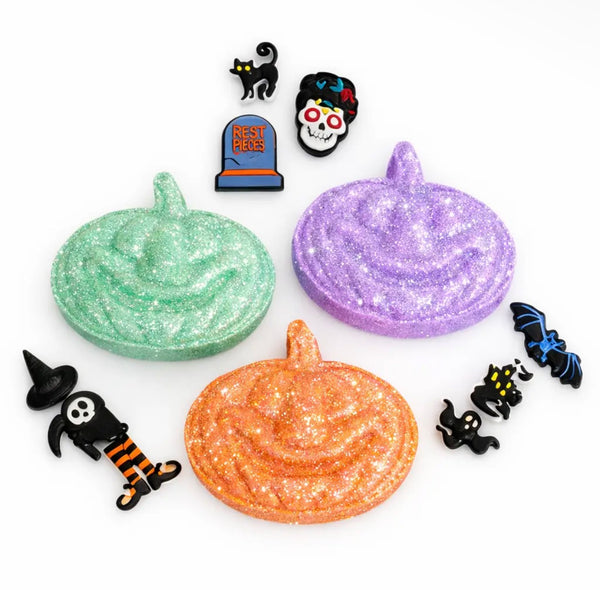 shimmering pumpkin bath bomb w/halloween shoe charm